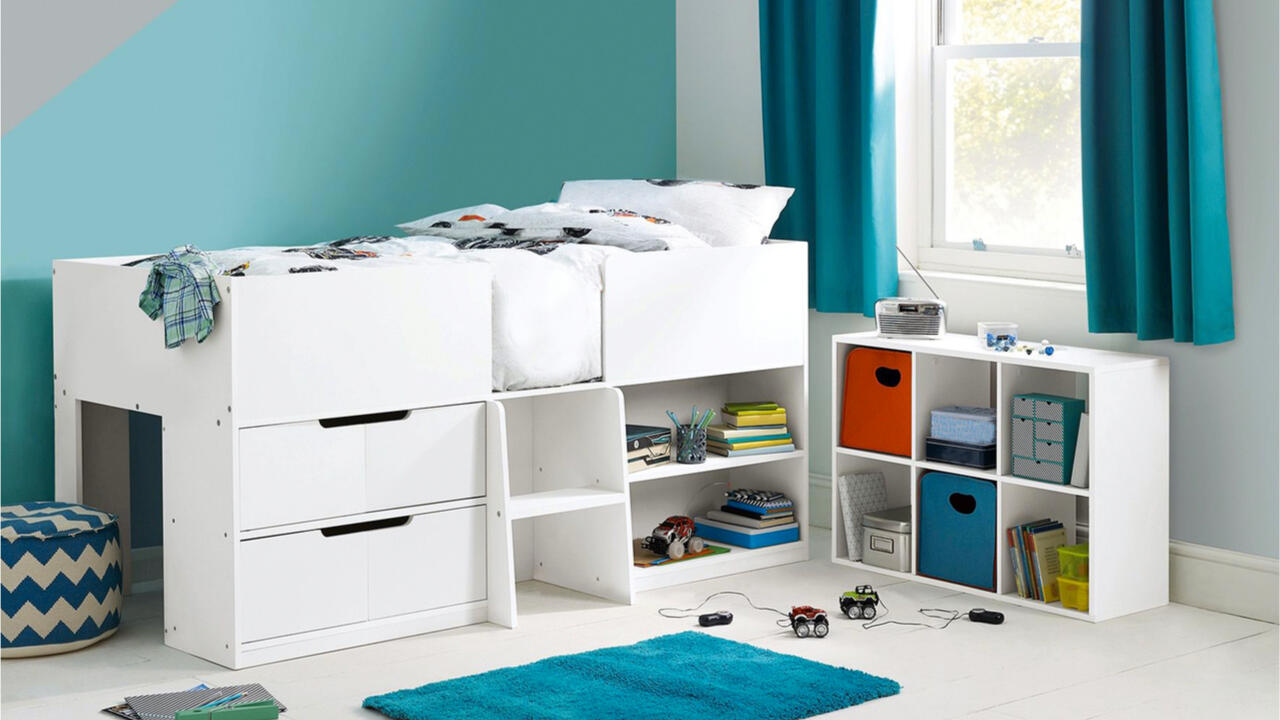Diese Kindermöbel muten eher skandinavisch an. Die minimalistische Form und Farbe hat den Vorteil, dass die Möbel relativ zeitlos bleiben.