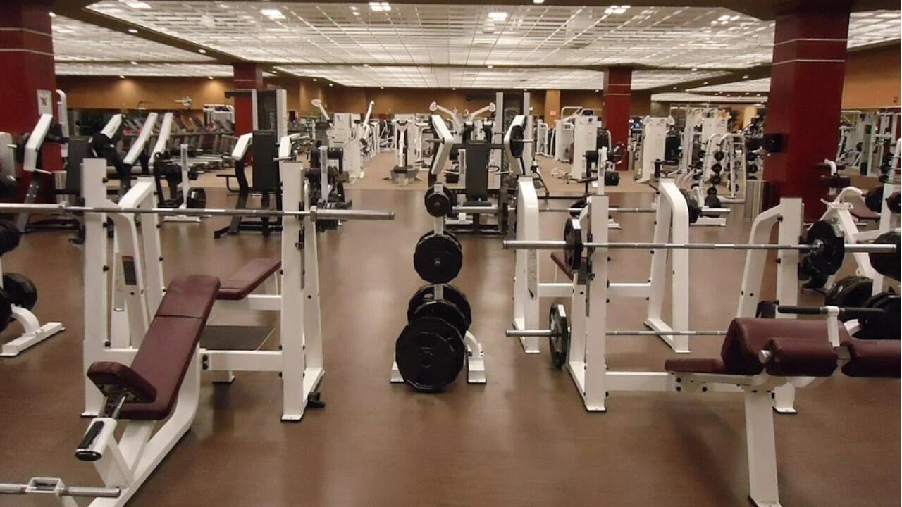 Der Vertrag mit dem Fitnessstudio darf sich zukünftig nur noch automatisch um über drei Monate verlängern, wenn vorher auf die Möglichkeit einer Kündigung hingewiesen wurde. Der Vertrag mit dem Fitnessstudio darf sich zukünftig nur noch automatisch um über drei Monate verlängern, wenn vorher auf die Möglichkeit einer Kündigung hingewiesen wurde.
