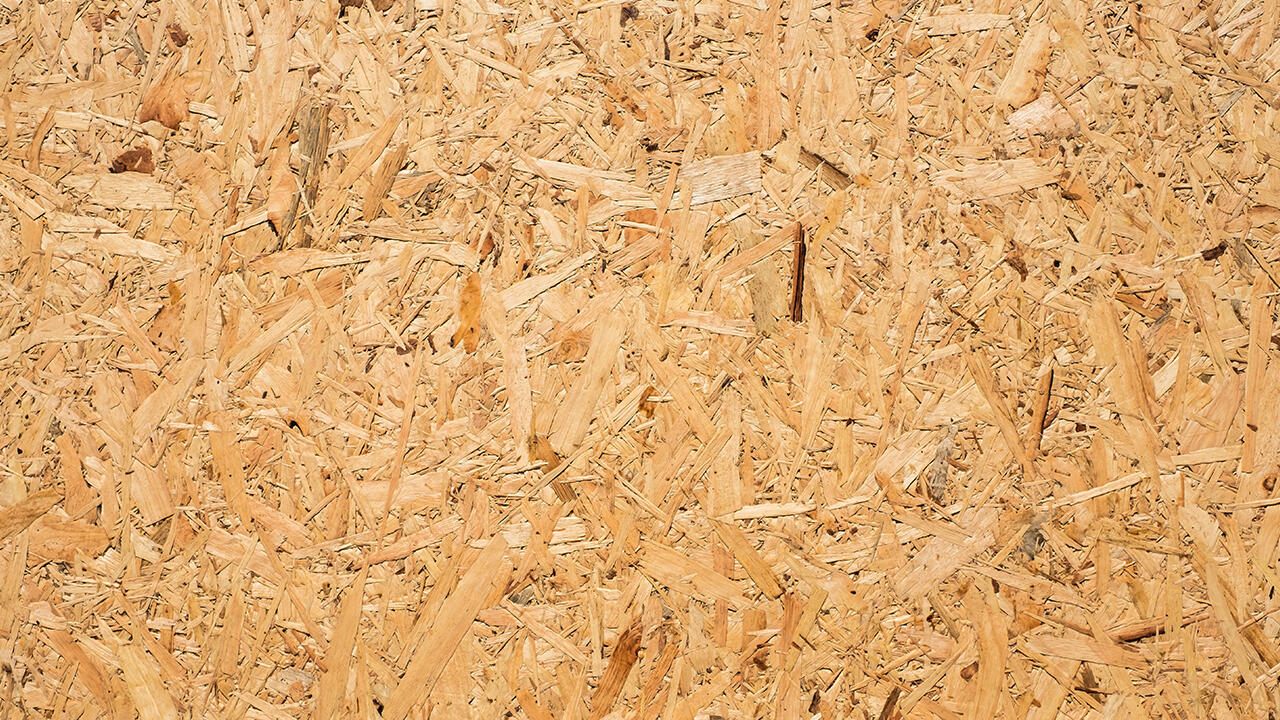 Holzwerkstoffplatten bestehen aus getrockneten und beleimten Holzspänen.