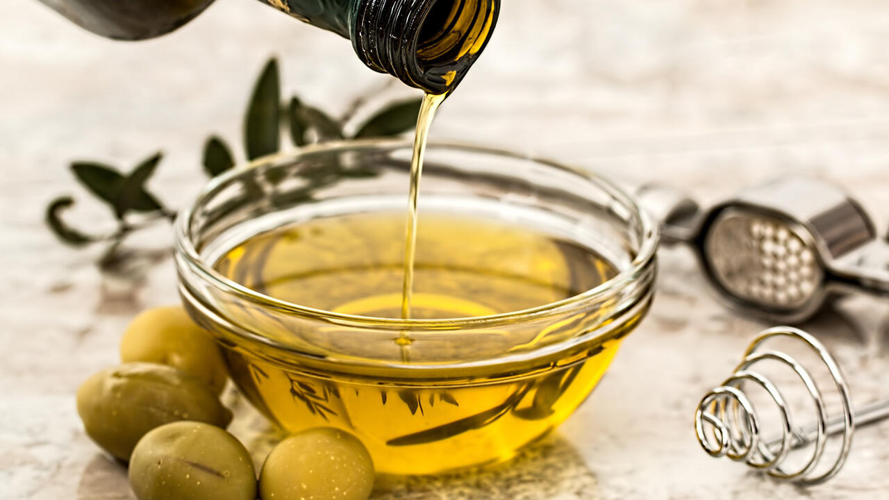 19 Olivenöle im Test: Wir können nur zwei Produkte empfehlen. 