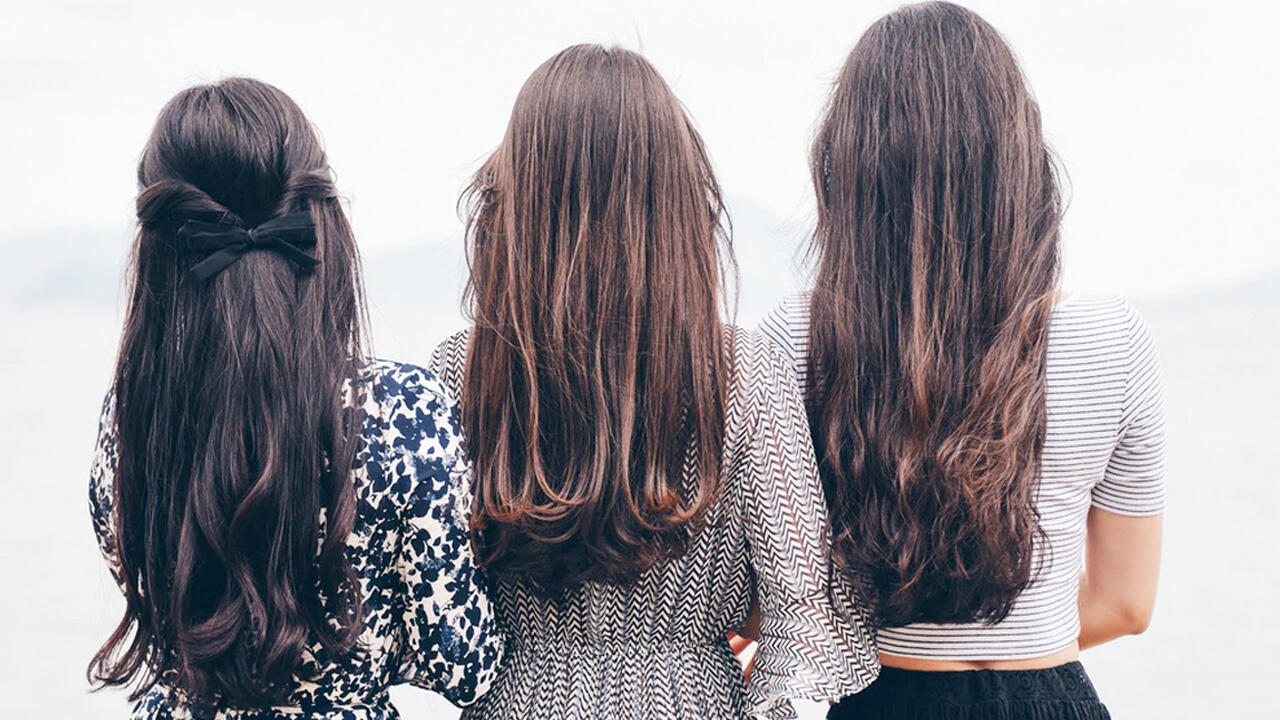 Auch dunkle Töne von Dunkelbraun bis Schwarz sind mit Bio-Haarfarbe möglich. Auch dunkle Töne von Dunkelbraun bis Schwarz sind mit Bio-Haarfarbe möglich.