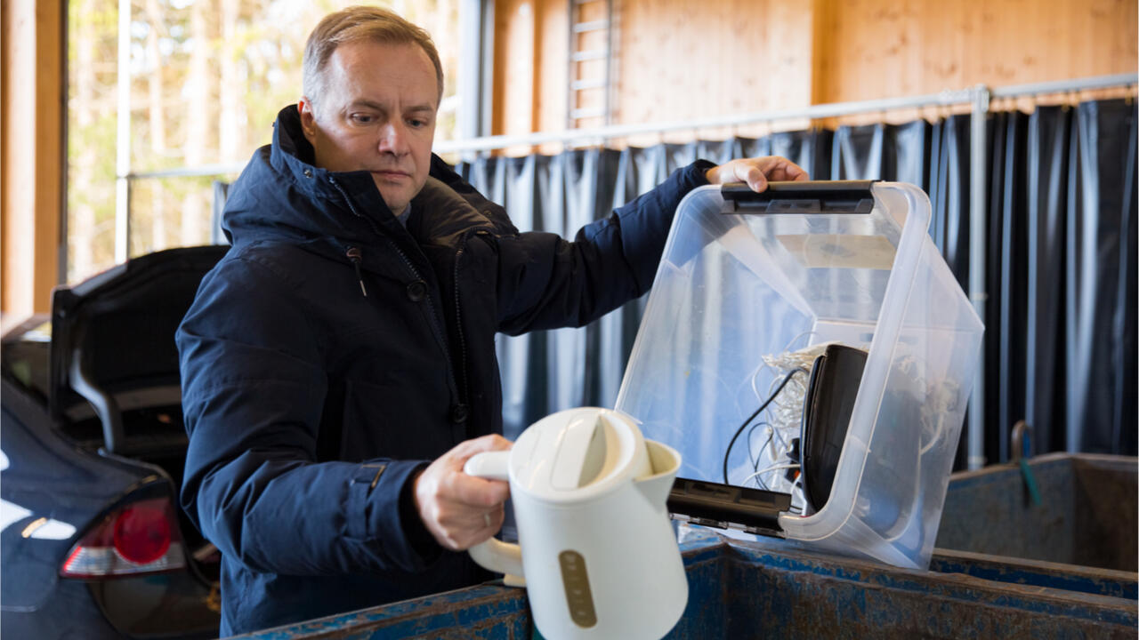 Die kommunalen Wertstoff- oder Recyclinghöfe sind eine der ersten Anlaufstellen für Ihren Elektroschrott. Die kommunalen Wertstoff- oder Recyclinghöfe sind eine der ersten Anlaufstellen für Ihren Elektroschrott.