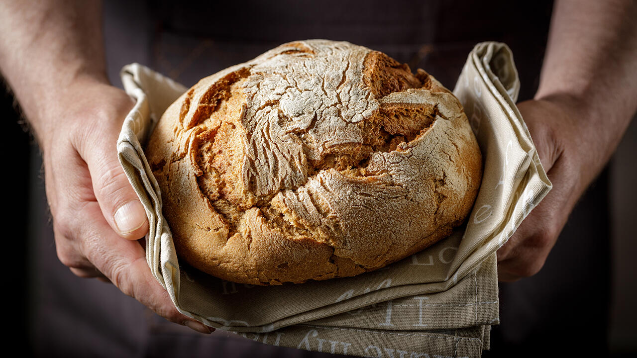 Brotbackmischungen im Test: Brot darf nicht zu lange und zu heiß gebacken werden - sonst kann Acrylamid entstehen. Brotbackmischungen im Test: Brot darf nicht zu lange und zu heiß gebacken werden - sonst kann Acrylamid entstehen.