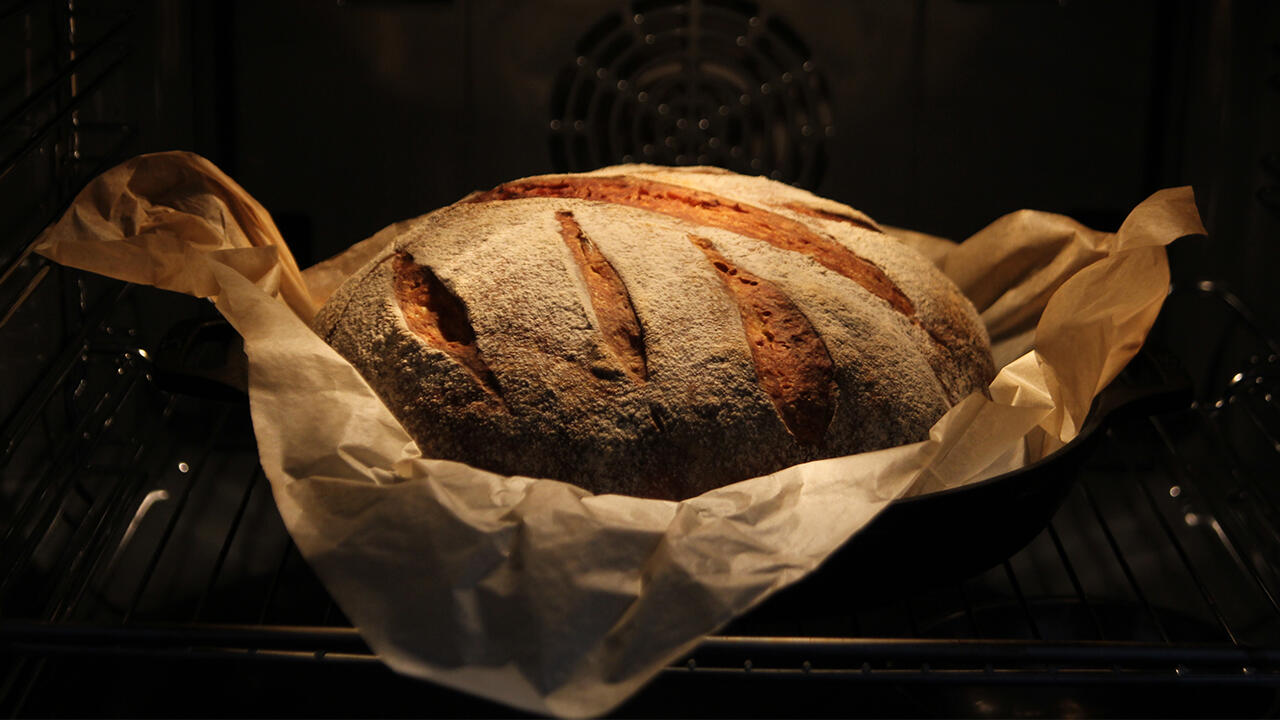 Brot sollte nicht zu lange bei hohen Temperaturen gebacken werden – sonst kann sich giftiges Acrylamid bilden.