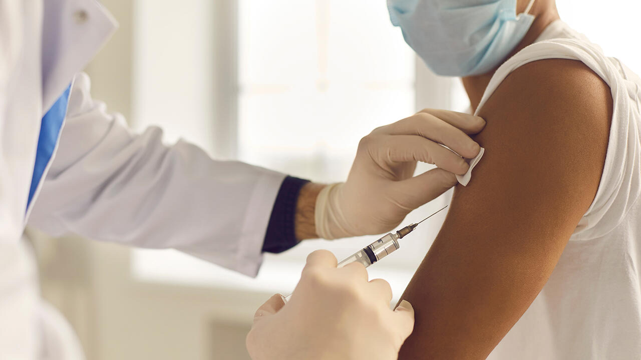 Impfpass verloren: Die gesetzlichen Krankenkassen übernehmen bei Standardimpfungen die Kosten fürs Nachimpfen. Impfpass verloren: Die gesetzlichen Krankenkassen übernehmen bei Standardimpfungen die Kosten fürs Nachimpfen.