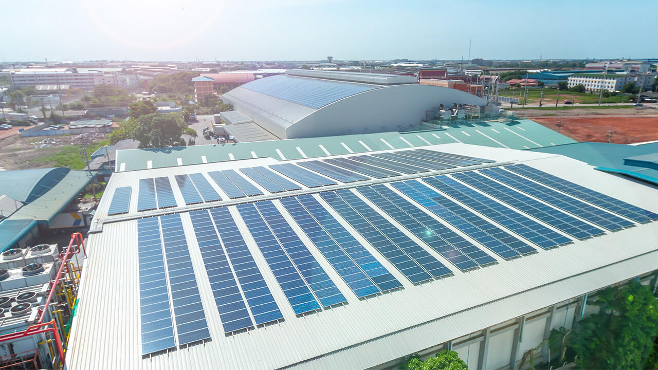 Solaranlagen auf Dächern von Gewerbe-Neubauten sollen künftig verpflichtend sein.