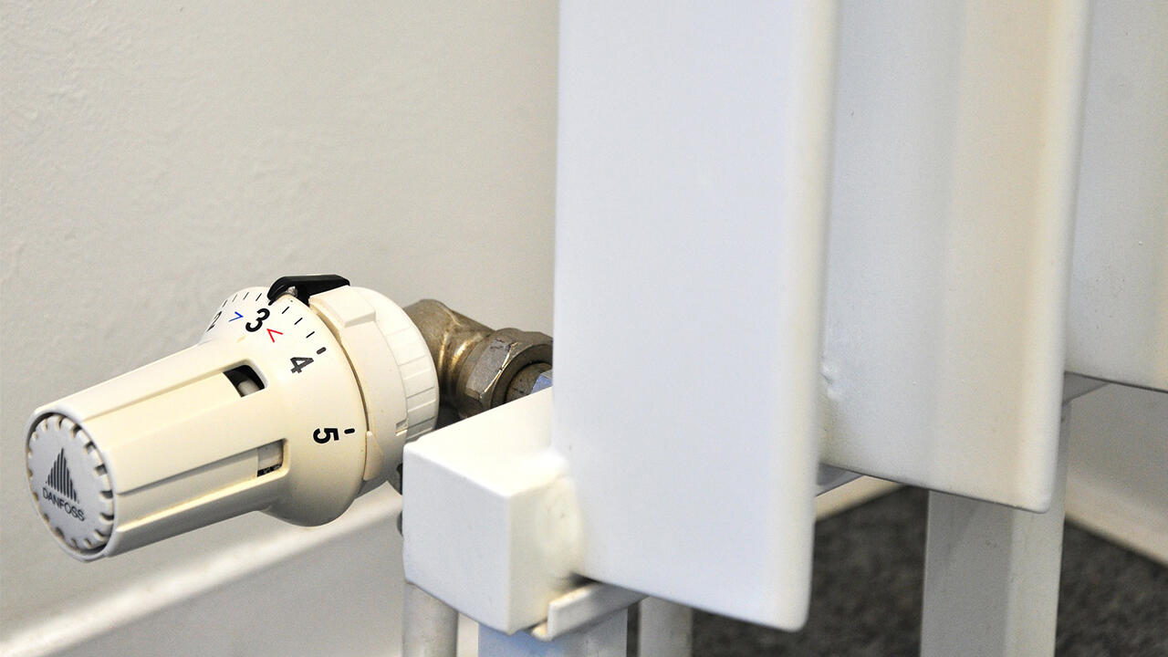 Die geheizte Raumluft in Ihrer Wohnung ist im Winter zu trocken? Wir haben Tipps für Sie gesammelt. Die geheizte Raumluft in Ihrer Wohnung ist im Winter zu trocken? Wir haben Tipps für Sie gesammelt.