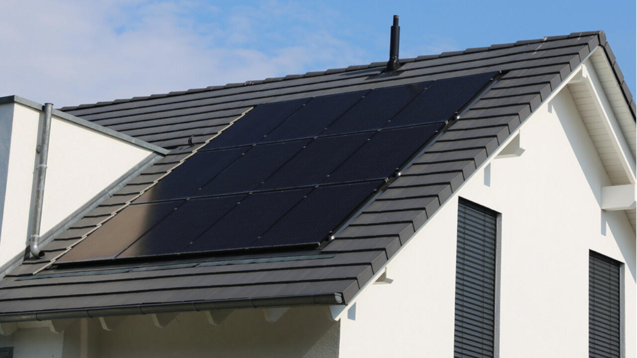 Photovoltaikanlagen auf dem Dach neuer Privathäuser sollen laut Koalitionsvertrag der Ampelparteien die Regel werden.