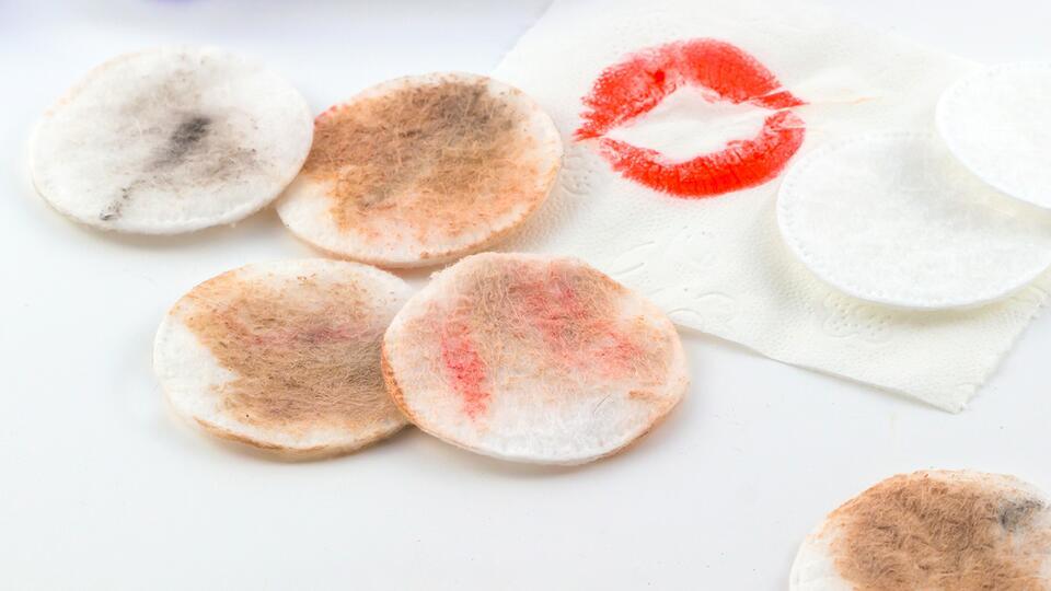 Abschminkpads sollen Make-Up zuverlässig entfernen. Im Test überzeugten aber nicht alle waschbaren Abschminkpads.