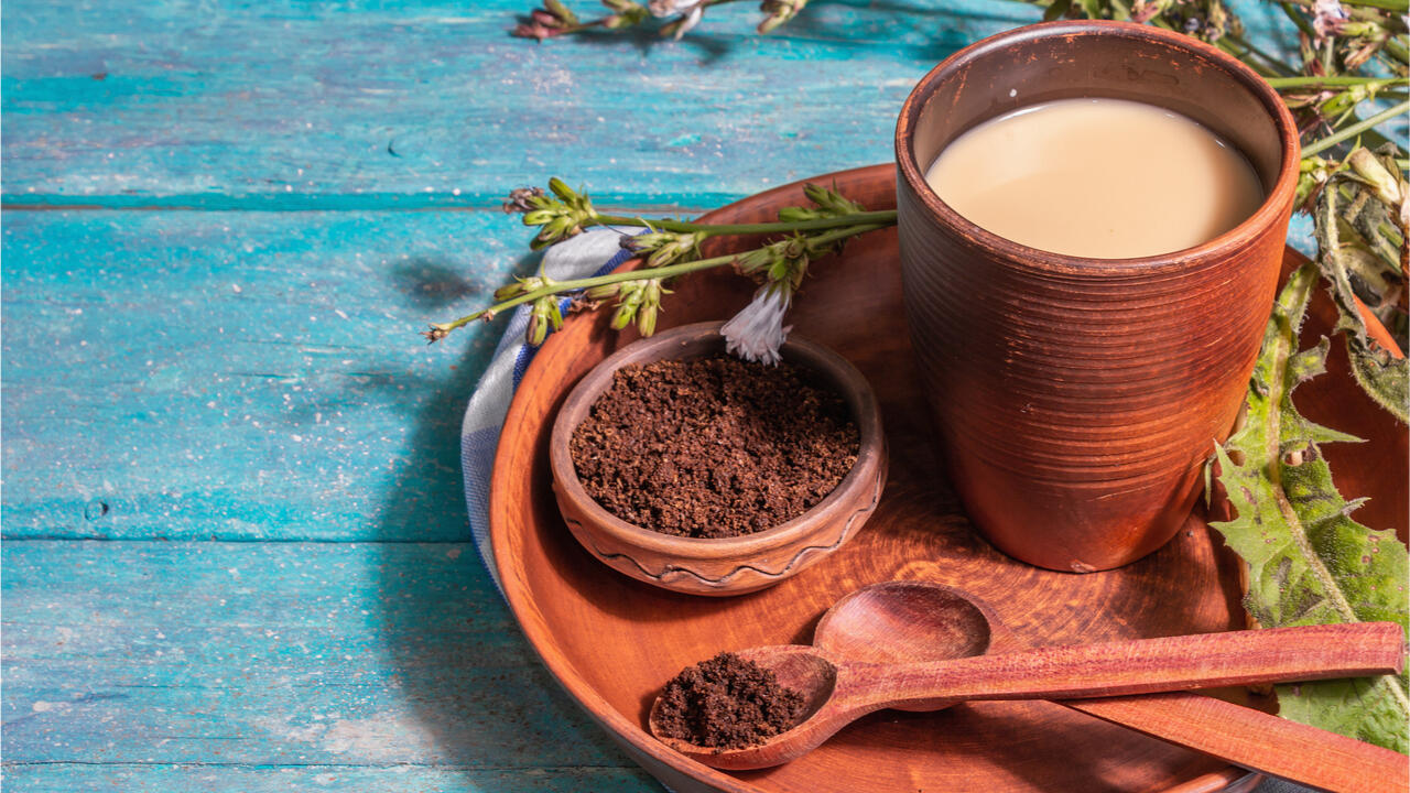 Zichorienkaffee wird gerne mit Getreidekaffees gemischt. Zichorienkaffee wird gerne mit Getreidekaffees gemischt.