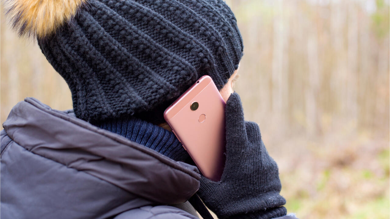 Wenn Sie mit Ihrem Smartphone telefonieren, erwärmt sich Ihr Gewebe minimal. Wenn Sie mit Ihrem Smartphone telefonieren, erwärmt sich Ihr Gewebe minimal.