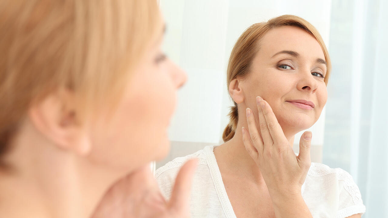 Anti-Aging-Cremes im Test: Können Produkte mit Anti-Aging-Versprechen mehr als eine normale Gesichtscreme? Anti-Aging-Cremes im Test: Können Produkte mit Anti-Aging-Versprechen mehr als eine normale Gesichtscreme?