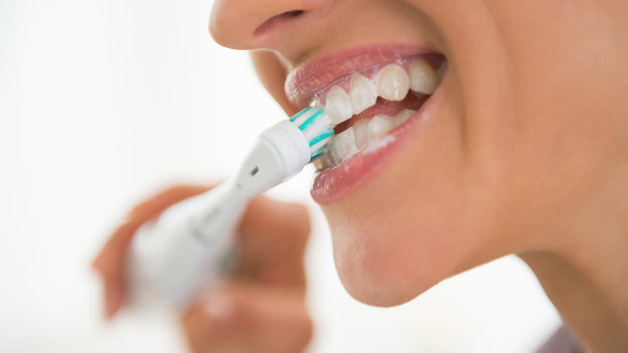 Elektrische Zahnbürsten sollen laut Studien besser sein als manuelle Exemplare. Wir können jedoch nicht alle Produkte empfehlen,
