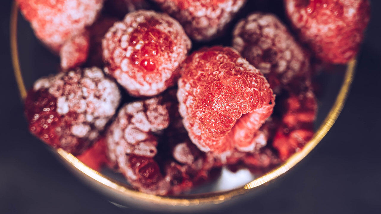 Gefrorene Himbeeren im Test: Wir haben 16 Tiefkühl-Himbeeren überprüft. Gefrorene Himbeeren im Test: Wir haben 16 Tiefkühl-Himbeeren überprüft.