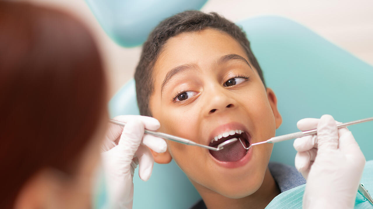 Regelmäßige Kontrolltermine beim Zahnarzt sind wichtig. 