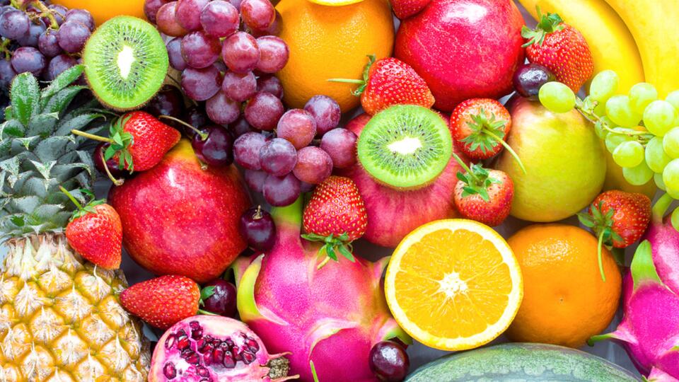 Gesund-oder-nicht-In-Smoothies-stecken-zwar-viele-Obstsorten-aber-meist-auch-viel-Zucker-_Shutterstock-CHALERMCHAI99_960.jpg