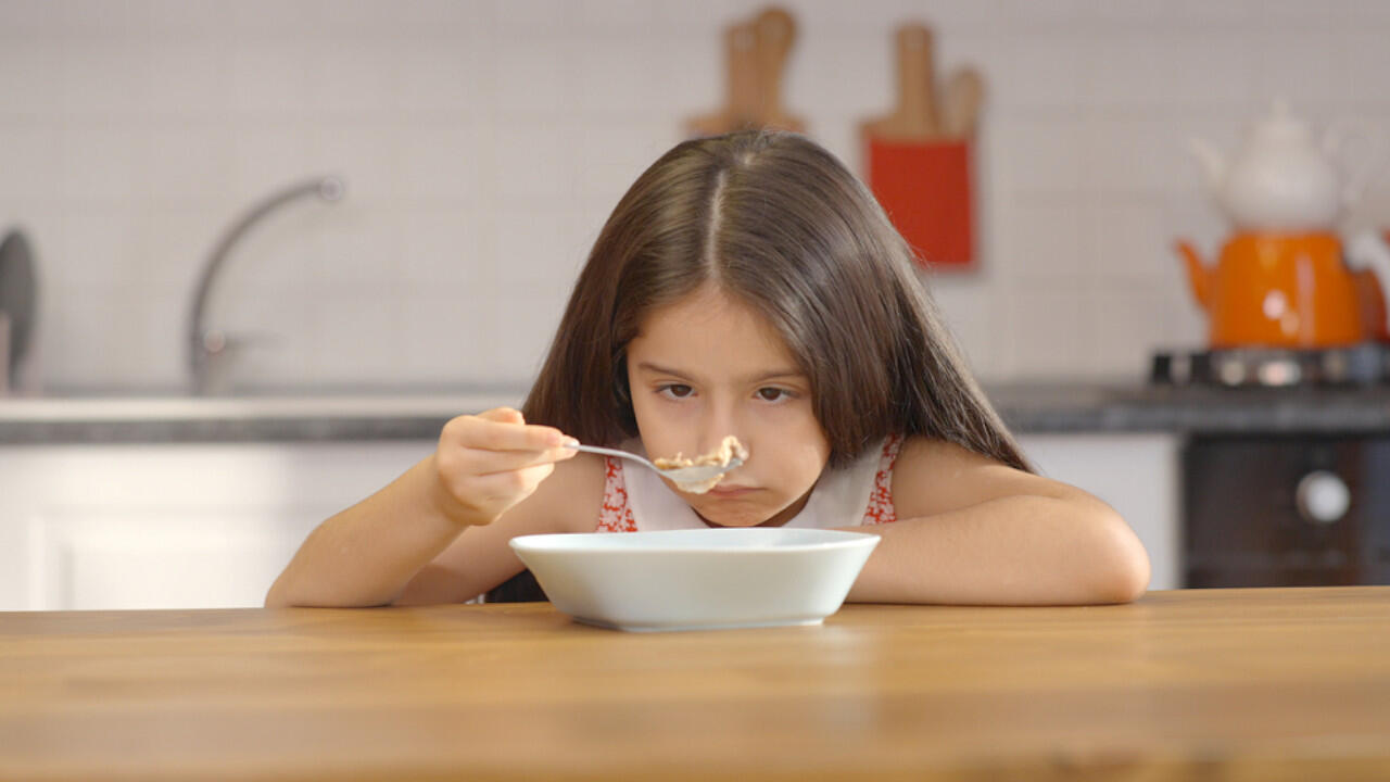 Müsli ist für Kinder ein gutes Frühstück, rohe Leinsamen sollten besser nicht beigemischt sein.