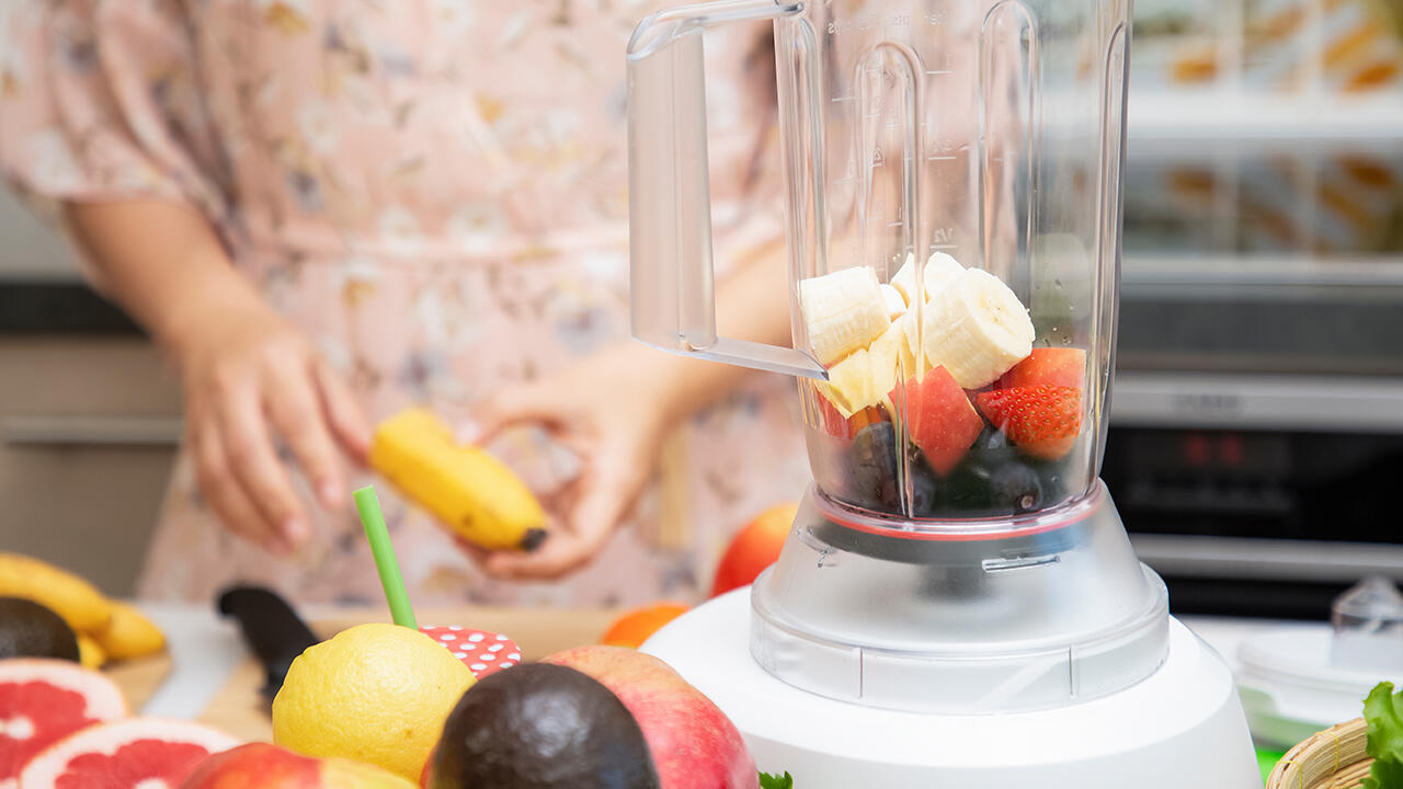 Frische, selbstgemachte Smoothies sind gesünder als Fertig-Produkte. Frische, selbstgemachte Smoothies sind gesünder als Fertig-Produkte.