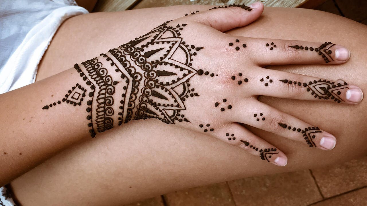 Auch bei Henna-Tattoos ist Vorsicht geboten. 