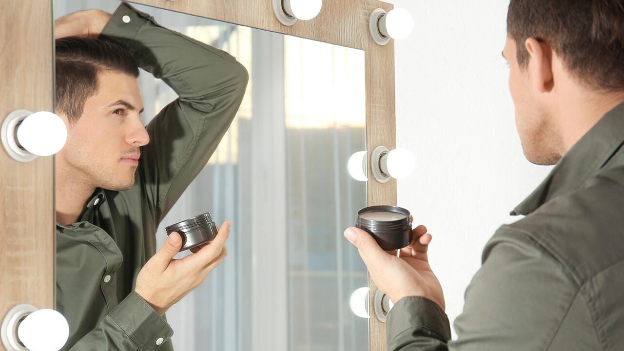 Haarstyling-Produkte kommen oft täglich zum Einsatz. Haarstyling-Produkte kommen oft täglich zum Einsatz.
