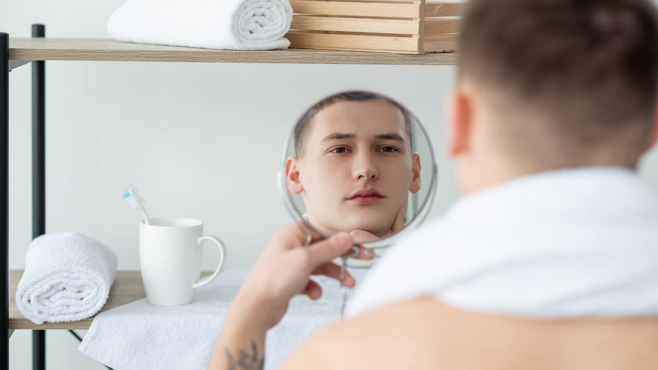 Autsch nach der Rasur? Aftershave-Balsam soll die Haut beruhigen Autsch nach der Rasur? Aftershave-Balsam soll die Haut beruhigen
