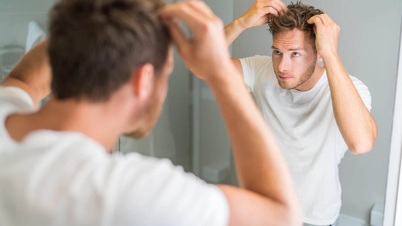 Haarstyling-Produkte sind in vielen Badezimmern zu finden. Deshalb sollten sie frei von bedenklichen Stoffen sein.