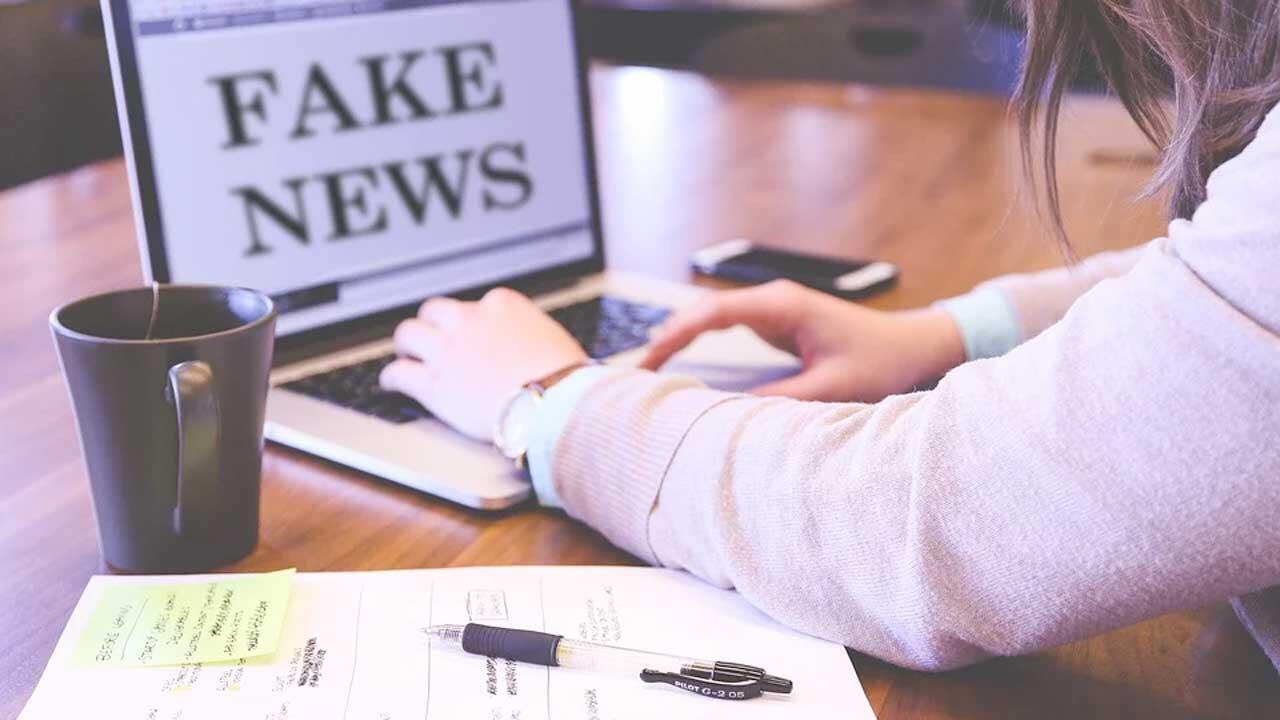 Falschmeldungen verbreiten sich über das Internet rasant schnell und ungeprüft. Falschmeldungen verbreiten sich über das Internet rasant schnell und ungeprüft.