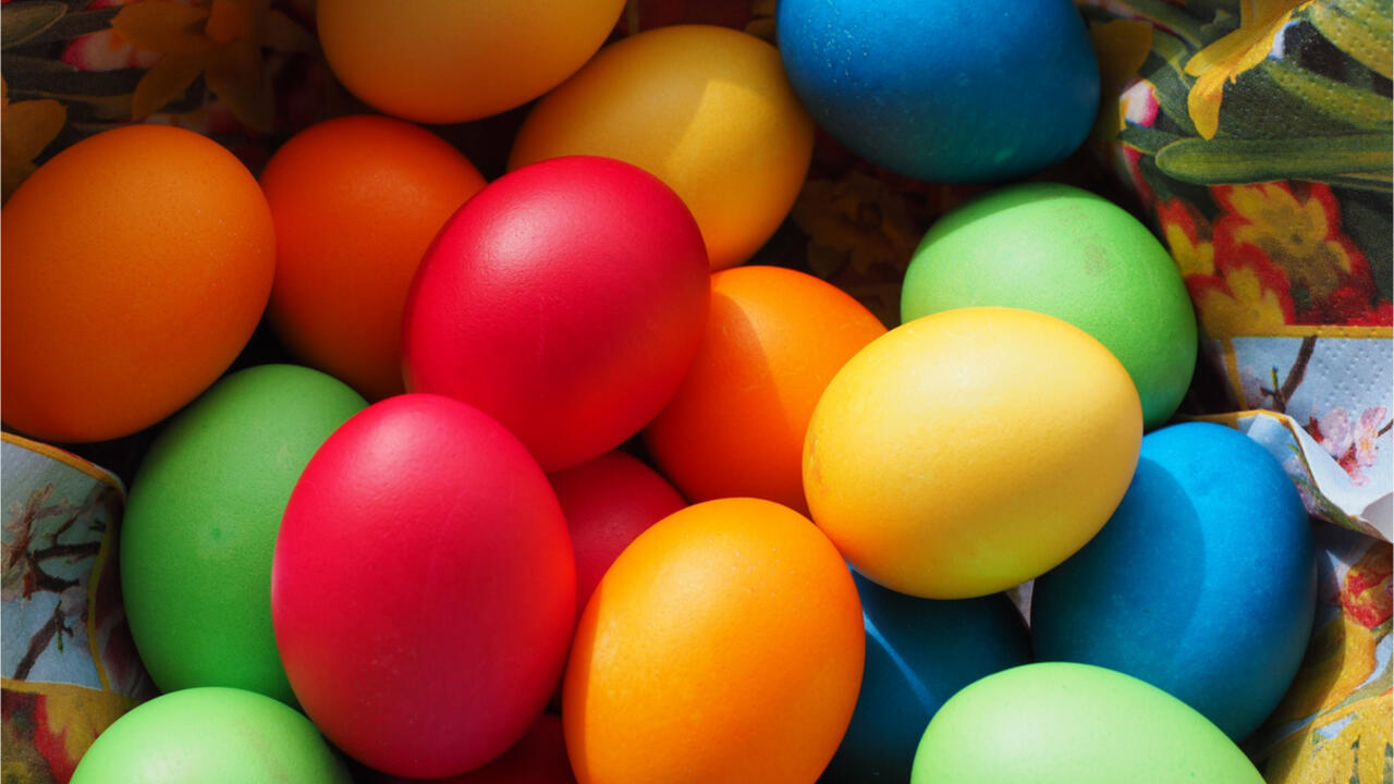 Werden gefärbte Eier lose angeboten, muss kein Haltbarkeitsdatum aufgedruckt werden.