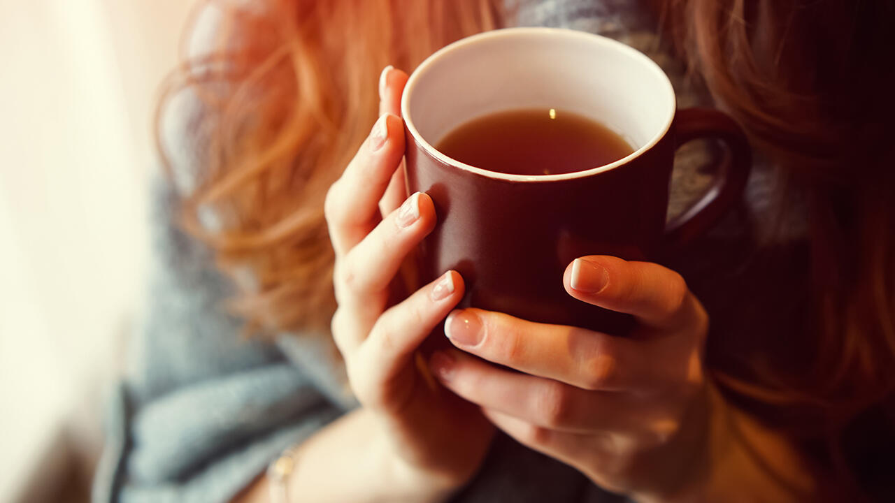Heißer Tee: Um Wasser schnell für einen Tee zu erhitzen, greifen viele Menschen zu Wasserkochern. 