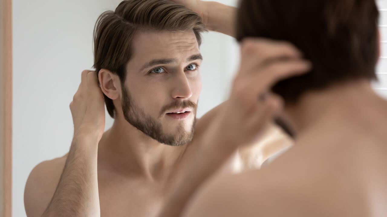 Für viele Männer gehört Haargel oder Haarwachs zur täglichen Styling-Routine. Für viele Männer gehört Haargel oder Haarwachs zur täglichen Styling-Routine.