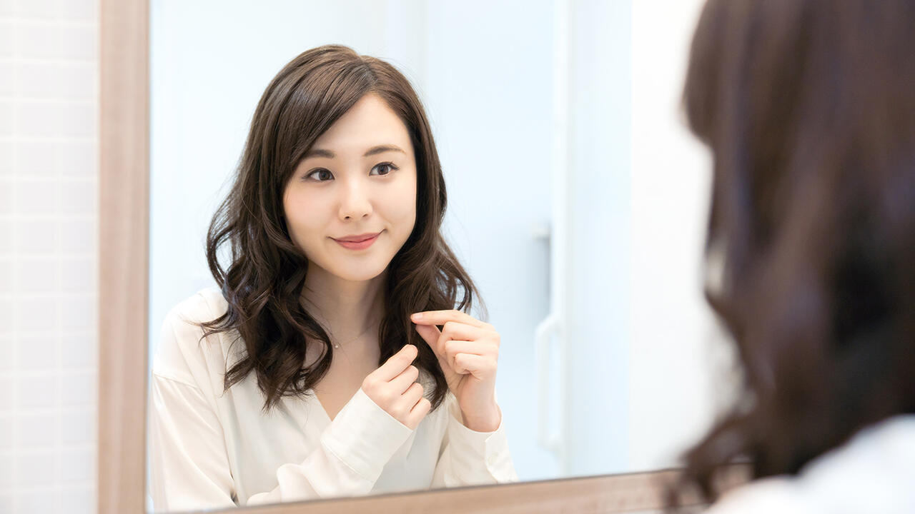 Auch Frauen wollen mit Styling-Produkten wie Haargel und Haarwachs ihren Frisuren mehr Stabilität verleihen. Auch Frauen wollen mit Styling-Produkten wie Haargel und Haarwachs ihren Frisuren mehr Stabilität verleihen.