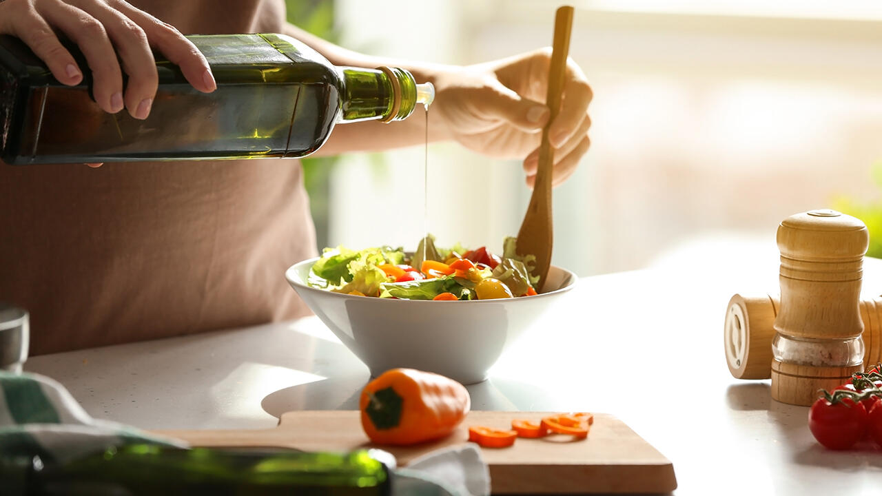 Olivenöl kann prima ein Teil einer gesunden Ernährung sein, wenn es frei von Schadstoffen ist.