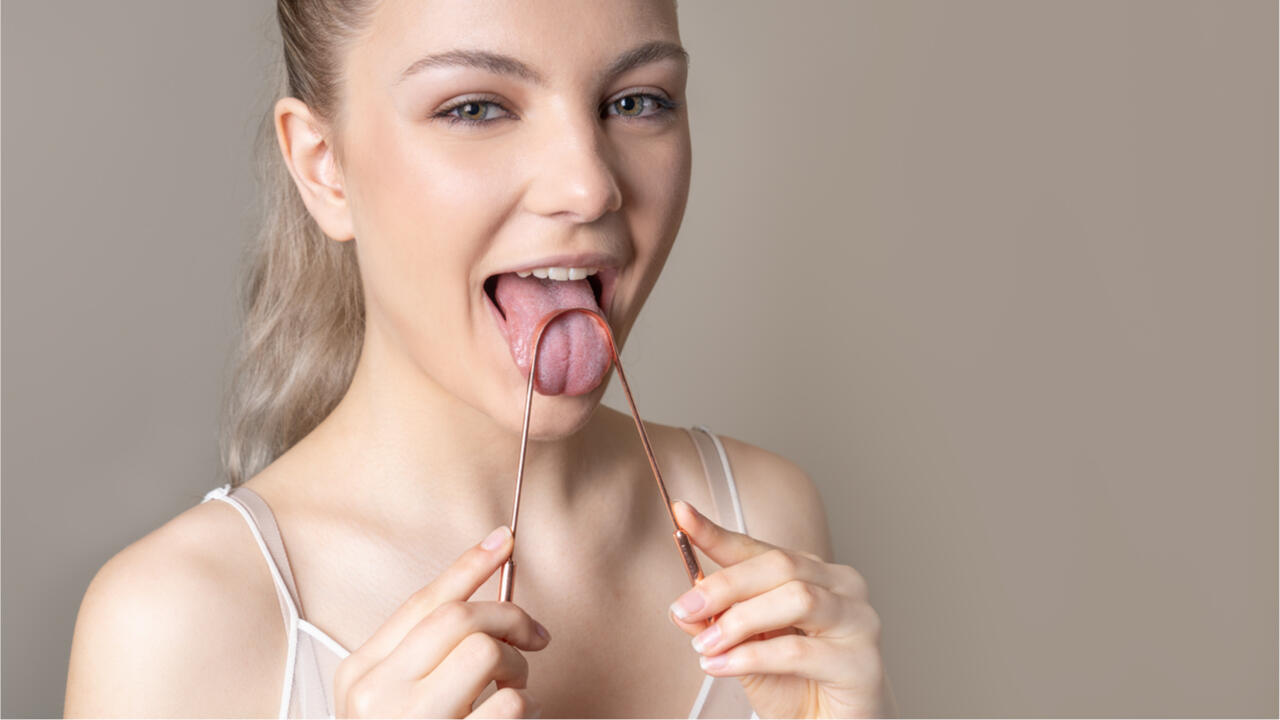 Ein Zungenschaber aus Metall ist ein langlebiges und hygienisches Gerät zur Zungenreinigung. Ein Zungenschaber aus Metall ist ein langlebiges und hygienisches Gerät zur Zungenreinigung.