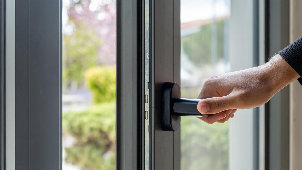 Für Einzelmaßnahmen wie den Austausch der Fenster gibt es ebenfalls Kredite und Zuschüsse von der KfW.