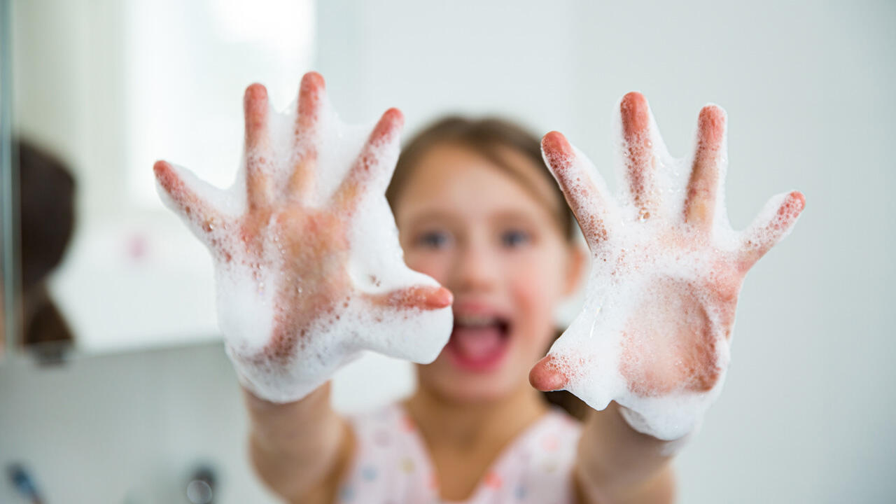 Eine gute Hygiene ist wichtig, um Würmer bei Kindern zu vermeiden.