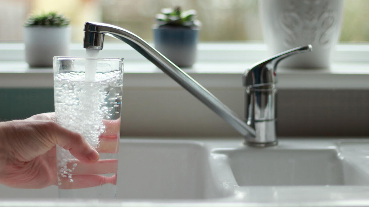 Ein frisches Glas Leitungswasser ist oft die beste Wahl.