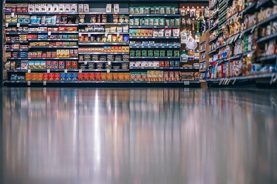 Lebensmittelengpässe gibt es in den Supermärkten derzeit nicht, die Regale sind gut gefüllt.