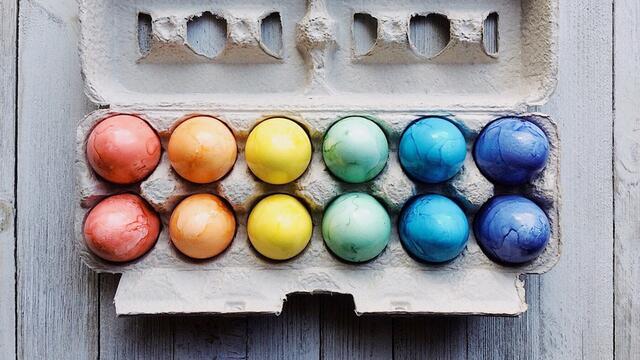 Mit natürlichen Eierfarben erzielen Sie ein individuelleres Ergebnis