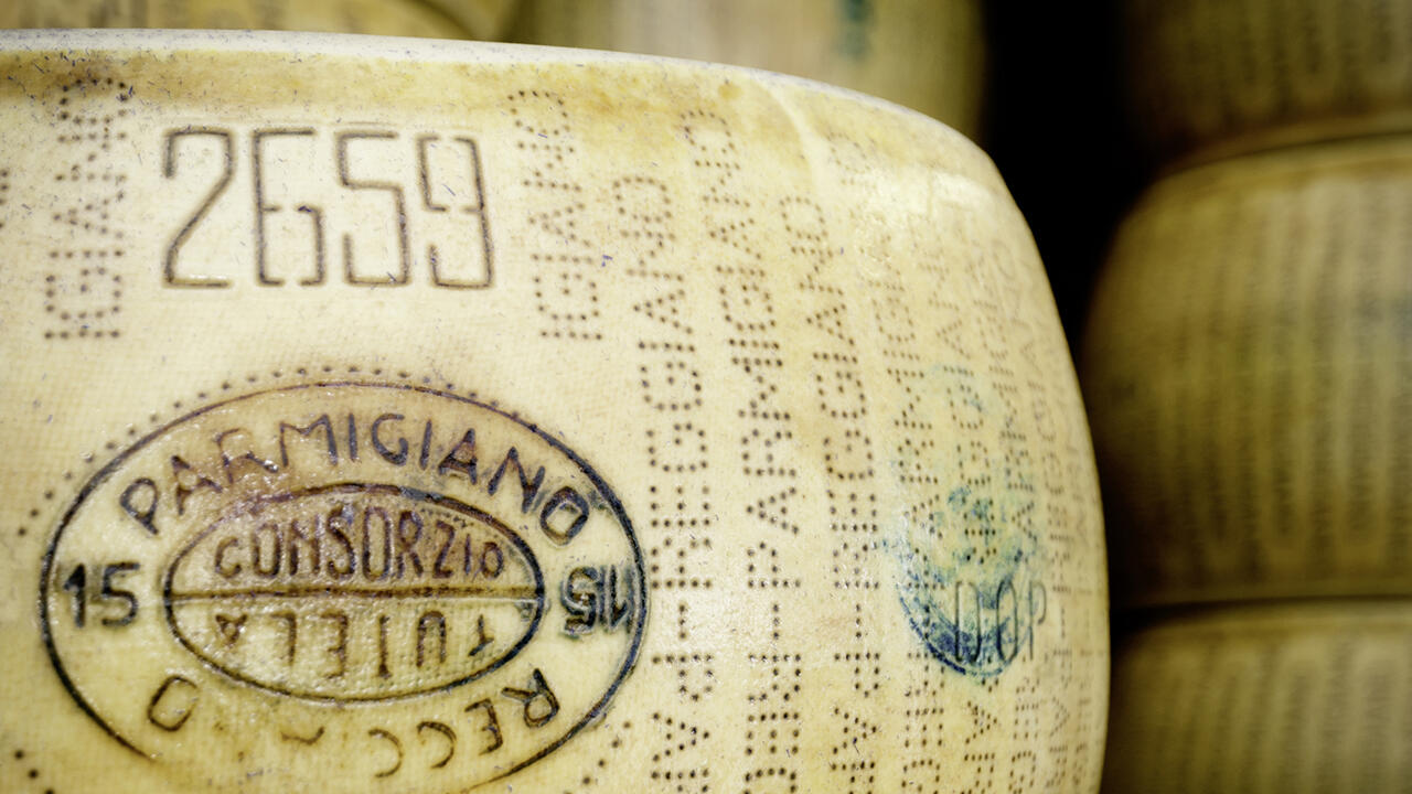 Parmesan ist bekannt für seine Qualität und den würzigen Geschmack. Im Test haben wir 16 Parmesan überprüft. Parmesan ist bekannt für seine Qualität und den würzigen Geschmack. Im Test haben wir 16 Parmesan überprüft.