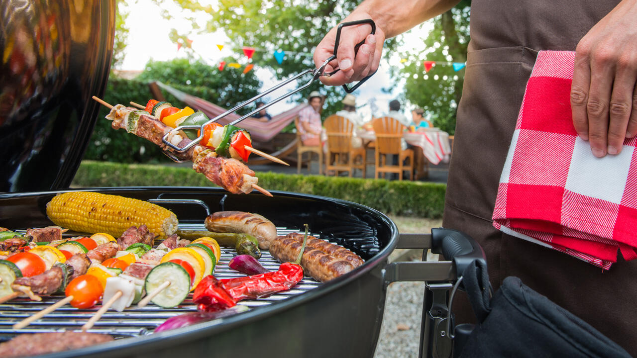 Grillen im Garten und auf dem Balkon ist nicht überall einheitlich geregelt. Grillen im Garten und auf dem Balkon ist nicht überall einheitlich geregelt.