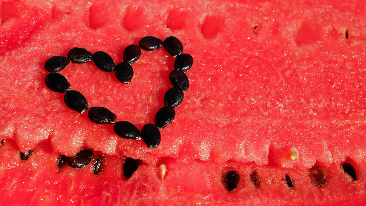 In den Kernen der Wassermelone stecken viel Power und wertvolle Inhaltsstoffe.