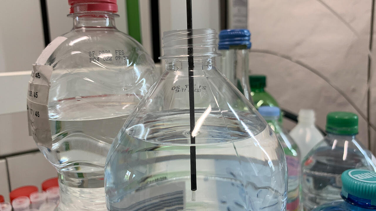 Mikroplastik in Wasser: Das Labor untersuchte insgesamt 71 Proben Mineralwasser der Sorten Still und Medium. Mikroplastik in Wasser: Das Labor untersuchte insgesamt 71 Proben Mineralwasser der Sorten Still und Medium.