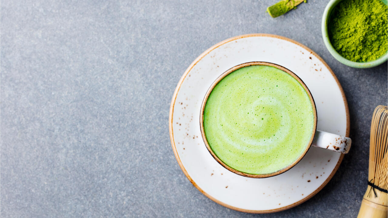 Matcha: Das hippe Tee-Pulver kann auch mit Milch zu einem Matcha-Latte verrührt werden.