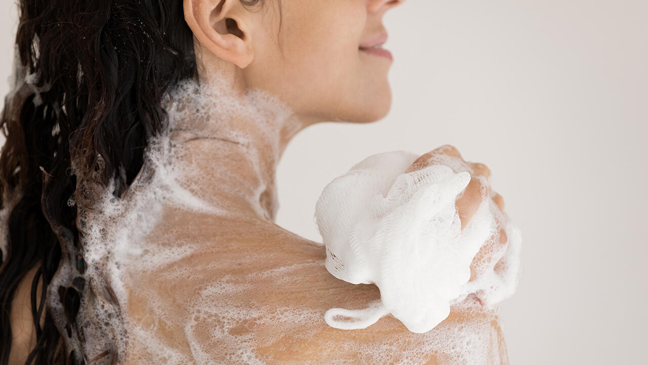 Da Duschgele nahezu täglich auf der Haut landen, sollten sie möglichst frei von Problemstoffen sein.