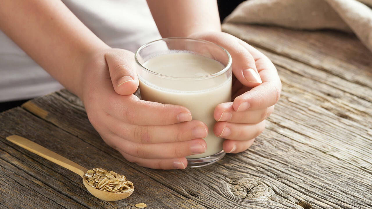 Hafermilch enthält kein Gluten, wenn sichergestellt wurde, es keine Übergänge aus anderem Getreide gegeben hat.
