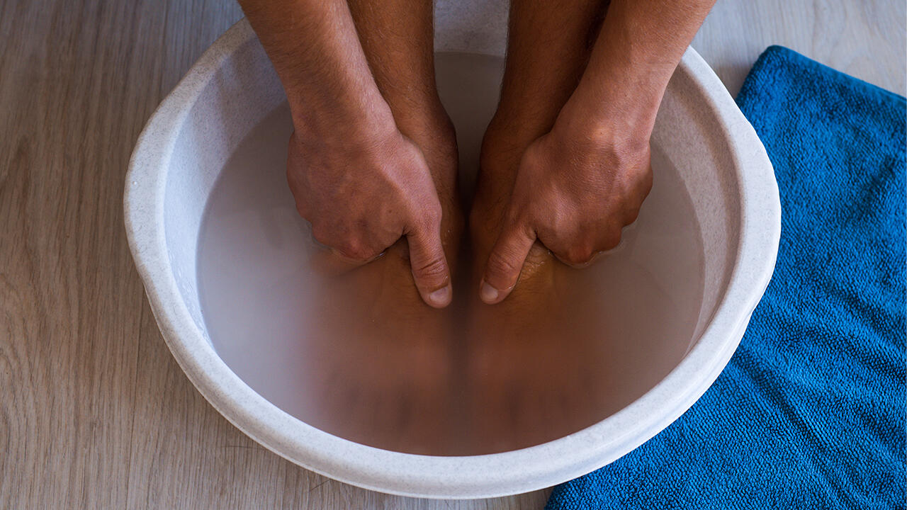 Fußbäder im Test: Wie gut sind pflegende Badezusätze im Wasser? Fußbäder im Test: Wie gut sind pflegende Badezusätze im Wasser?