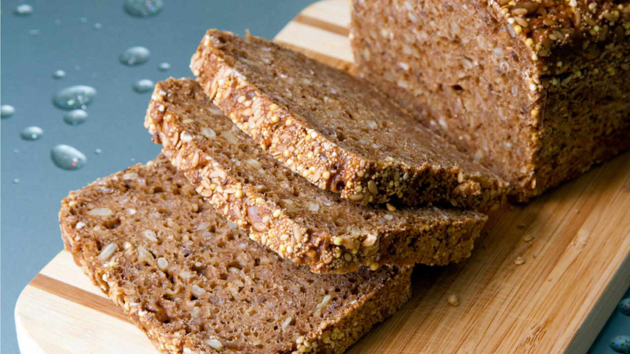 Wer gesund frühstücken möchte, greift besser zu Vollkornbrot statt zum Weizenbrötchen. Wer gesund frühstücken möchte, greift besser zu Vollkornbrot statt zum Weizenbrötchen.