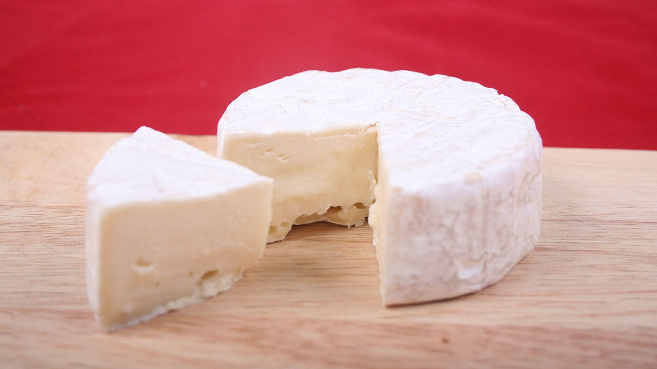 Weichkäse lässt sich im Unterschied zu Hartkäse nicht einfrieren. Weichkäse lässt sich im Unterschied zu Hartkäse nicht einfrieren.