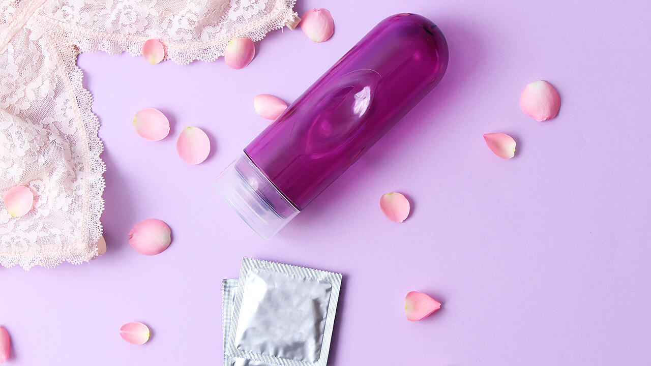 Gleitgel-Test: Wie gut sind die Gleitgele von Durex, Rossmann, Ritex und Co.? Gleitgel-Test: Wie gut sind die Gleitgele von Durex, Rossmann, Ritex und Co.?