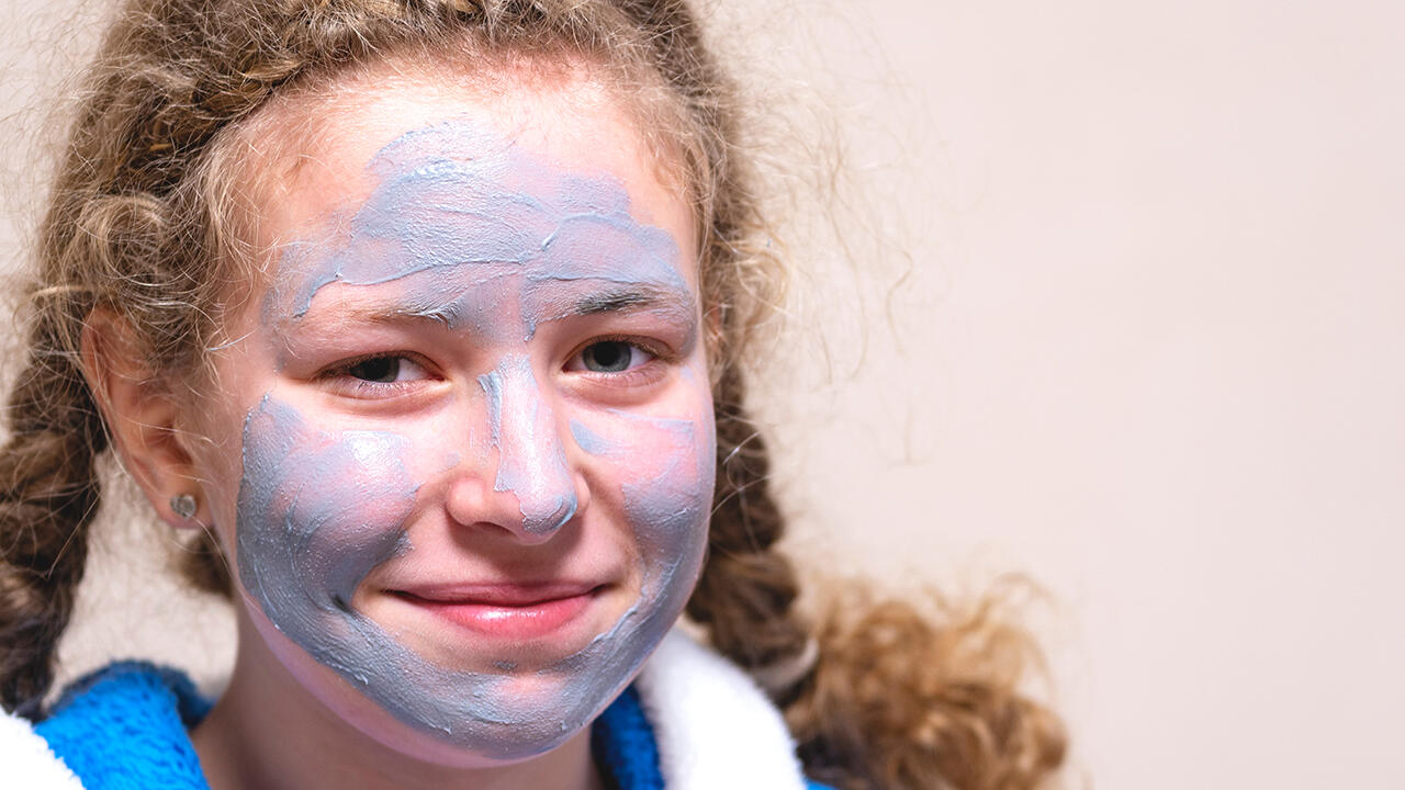 Das Marketing der Selfie Project Peel-off-Maske richtet sich vor allem an Teenager. Das Marketing der Selfie Project Peel-off-Maske richtet sich vor allem an Teenager.